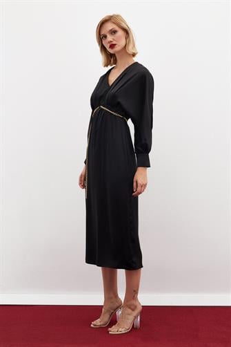 3012 Zincir Kemerli Saten Elbise - Siyah