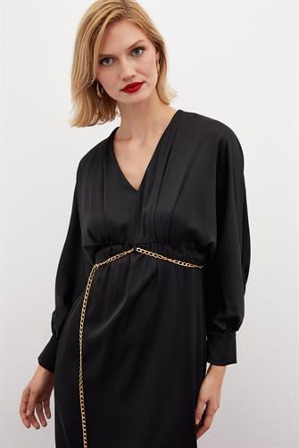 3012 Zincir Kemerli Saten Elbise - Siyah