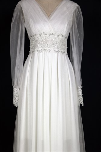 38812 Beli Pliseli Kol Ucu Dantel Elbise - Beyaz