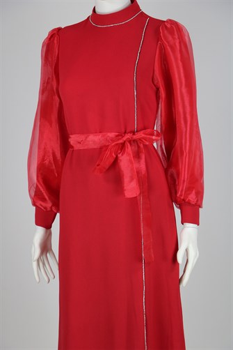 4180 Yakası Ve Önü Taşlı Kolları Organize Elbise - Kırmızı