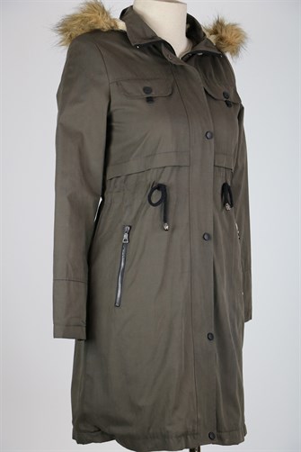 7129 İçi Kürklü Kapişonlu Mont