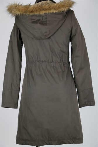 7129 İçi Kürklü Kapişonlu Mont