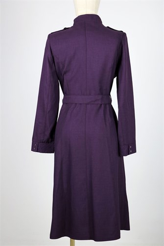 Önü Fermuarlı Zımba Detaylı Kap