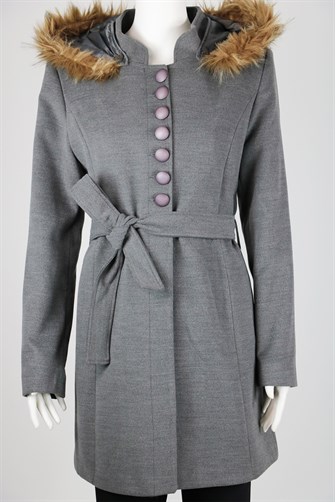 Önü Sık Düğmeli Kaşe Kaban