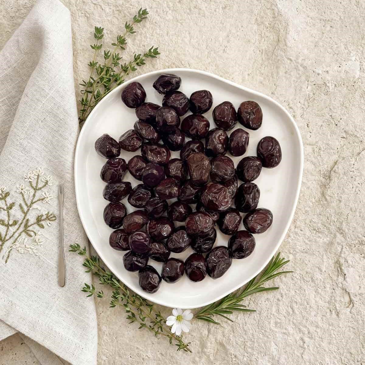 Ayolis Premium Gurme Yağlı Salamura Siyah Zeytin XL 10 Kg (Zeytinyağlı)