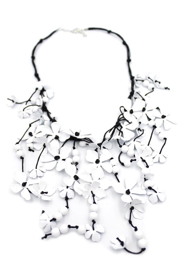 Metal Çiçek Kolye - Beyaz