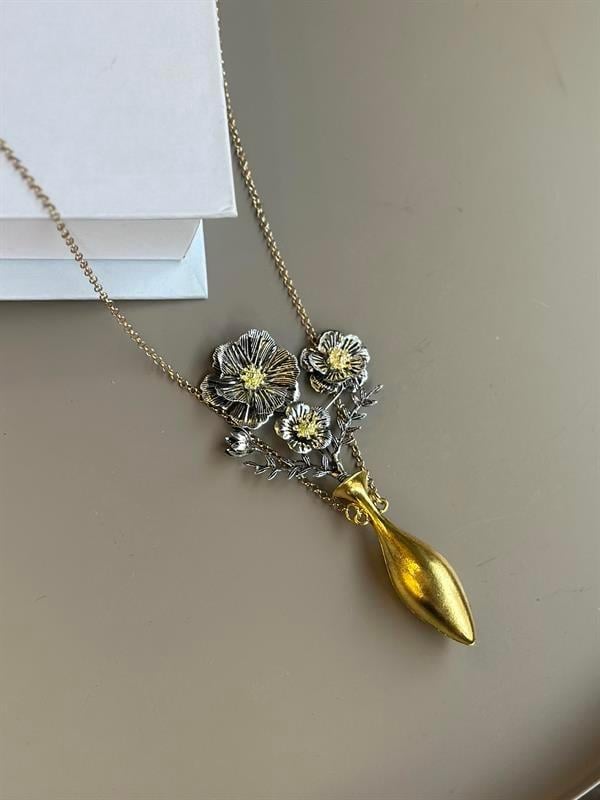 Vazodaki Çiçekler Kolye - Altın