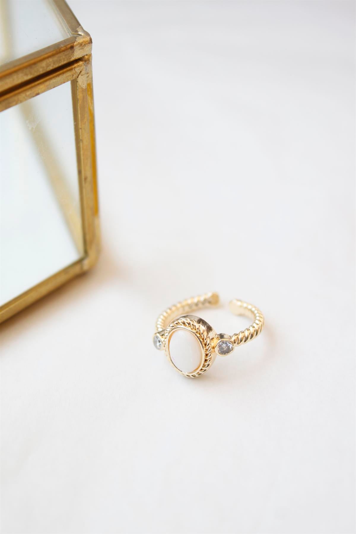 Oval Opal Taşlı Yüzük - Beyaz