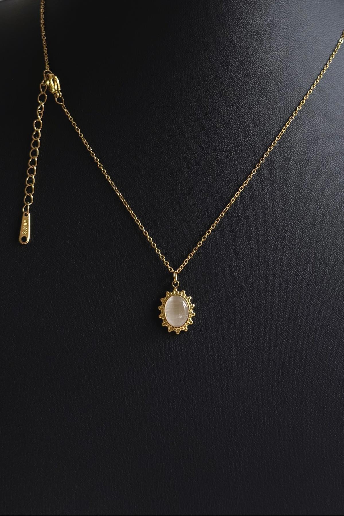 Gold Çelik Bej Taşlı Oval Motifli Vintage Kolye