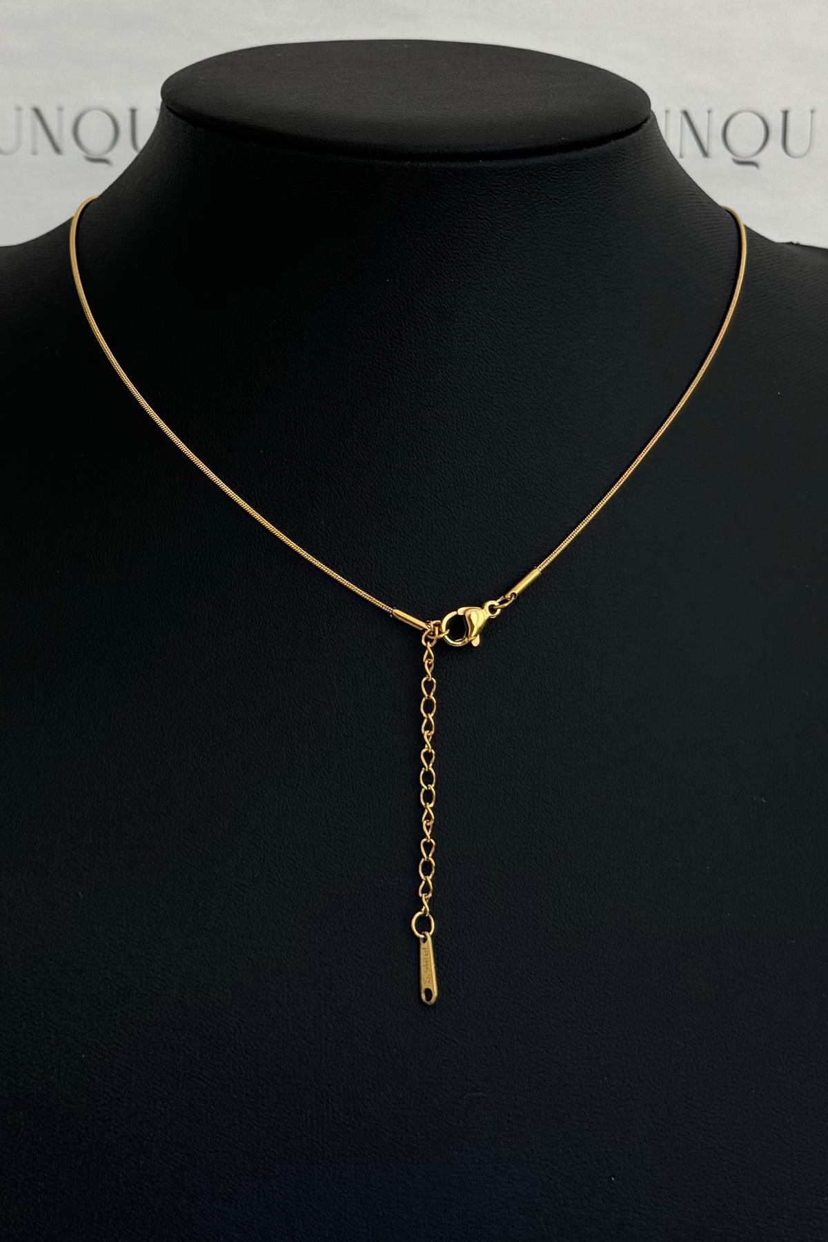 Gold Çelik Kırmızı Taşlı Yonca VC Model Kolye