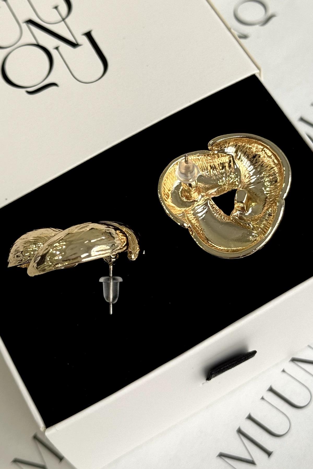 Gold Döküm Vintage Üçgen Küpe