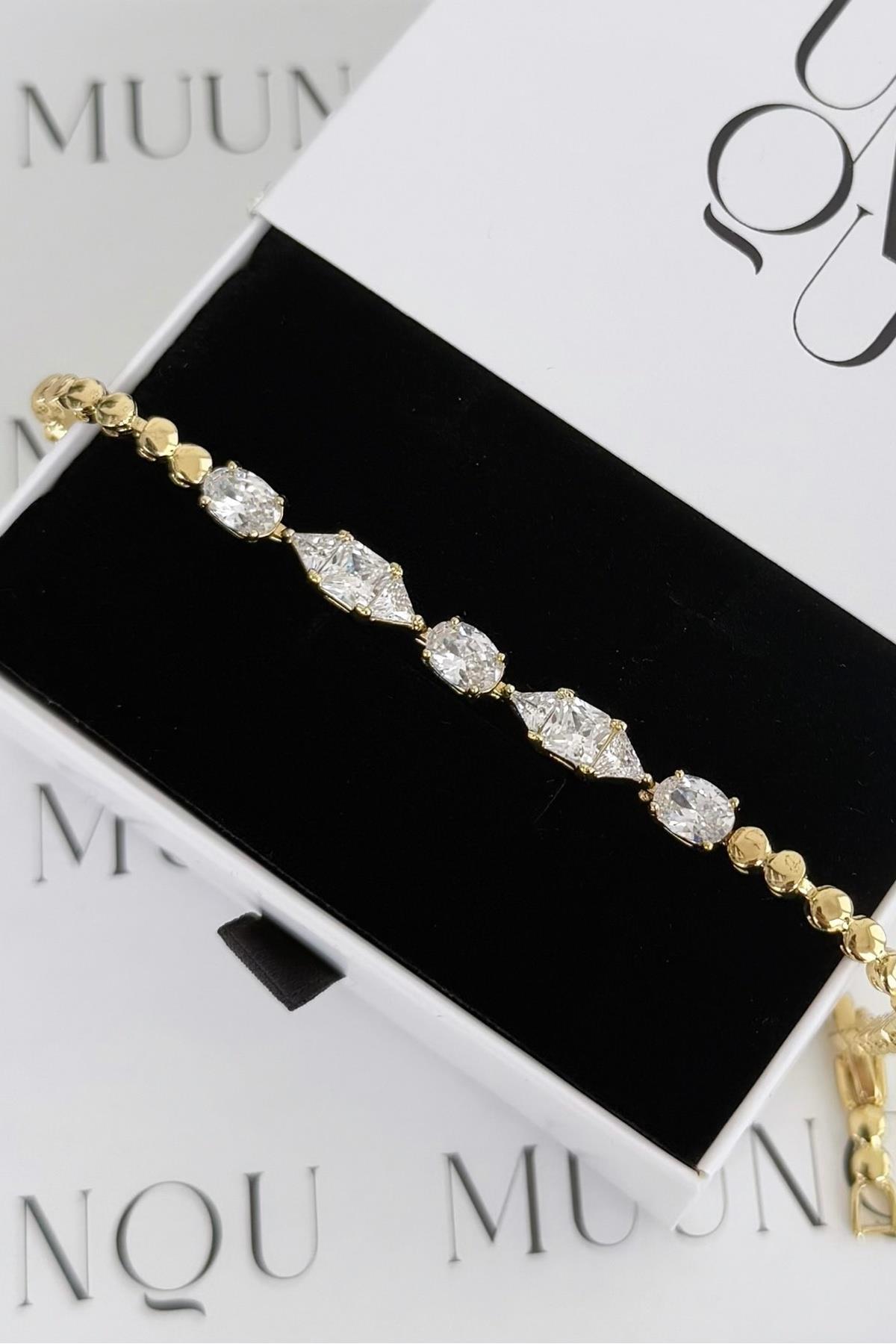 Özel Döküm Gold Beş Taşlı Tasarım Bileklik 