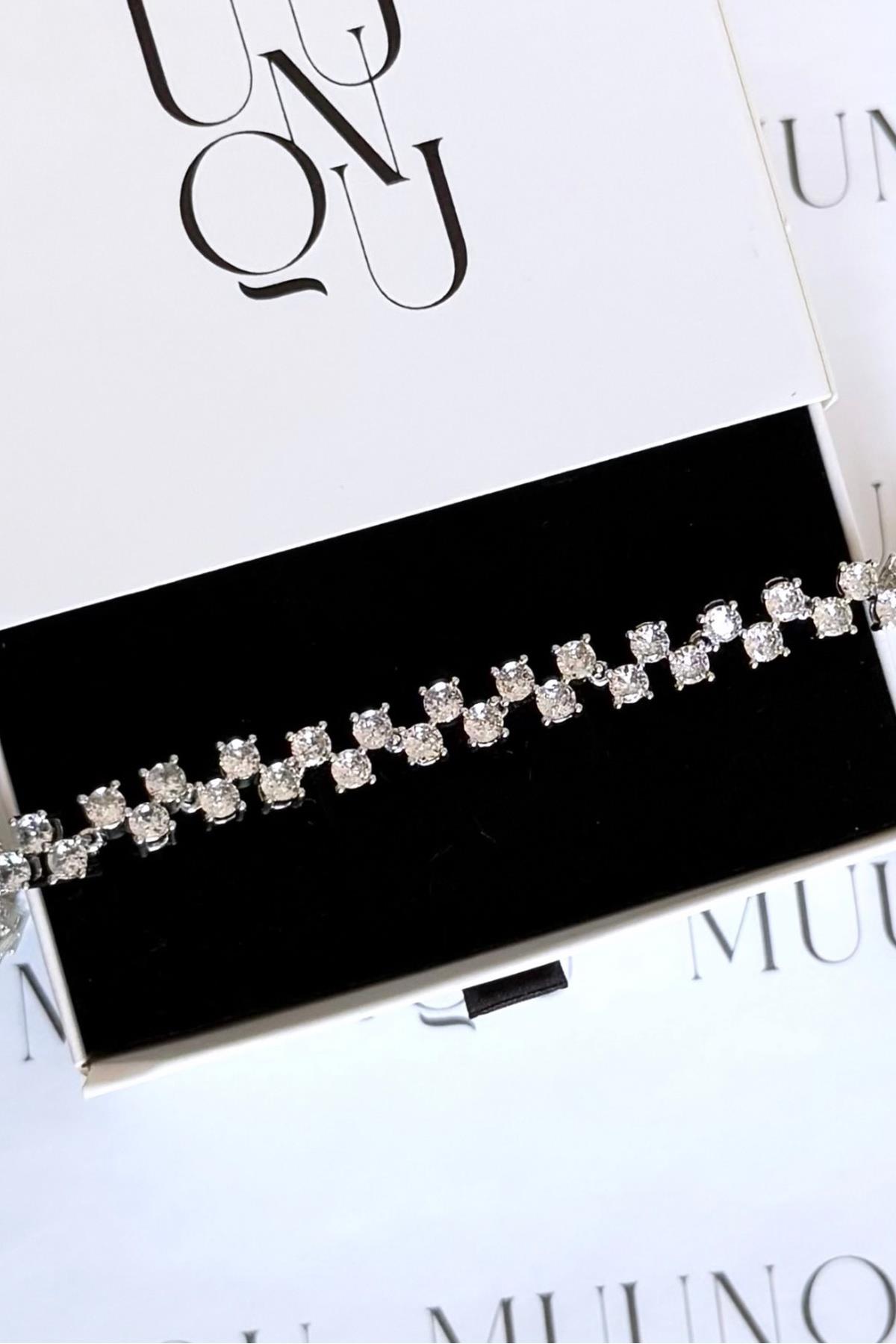 Özel Döküm Gümüş Taşlı Eni 6mm Çapraz Tasarım Bileklik