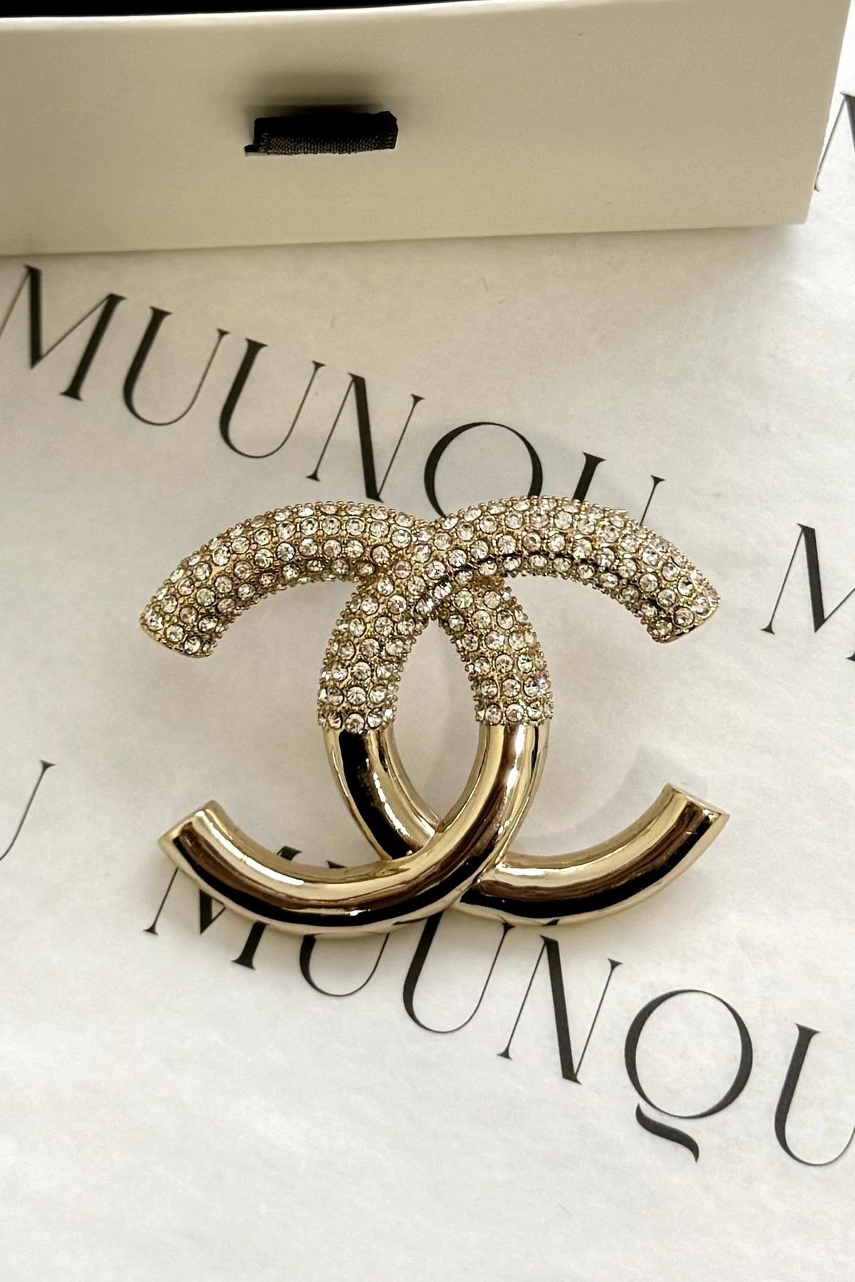 Özel Gold A.K. Yarı Taşlı Chnl Broş 3x4cm