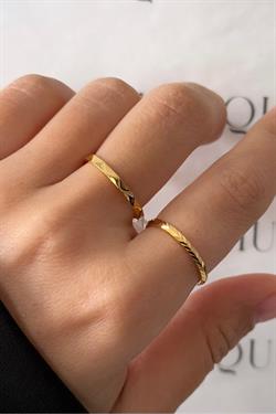 Gold Çelik Desenli İnce Kombin Yüzük