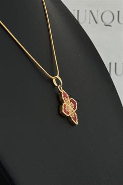 Gold Çelik Kırmızı Taşlı Yonca VC Model Kolye