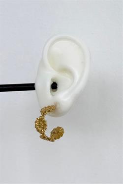 Gold Çelik Papatyalı Yarım Halka Küpe