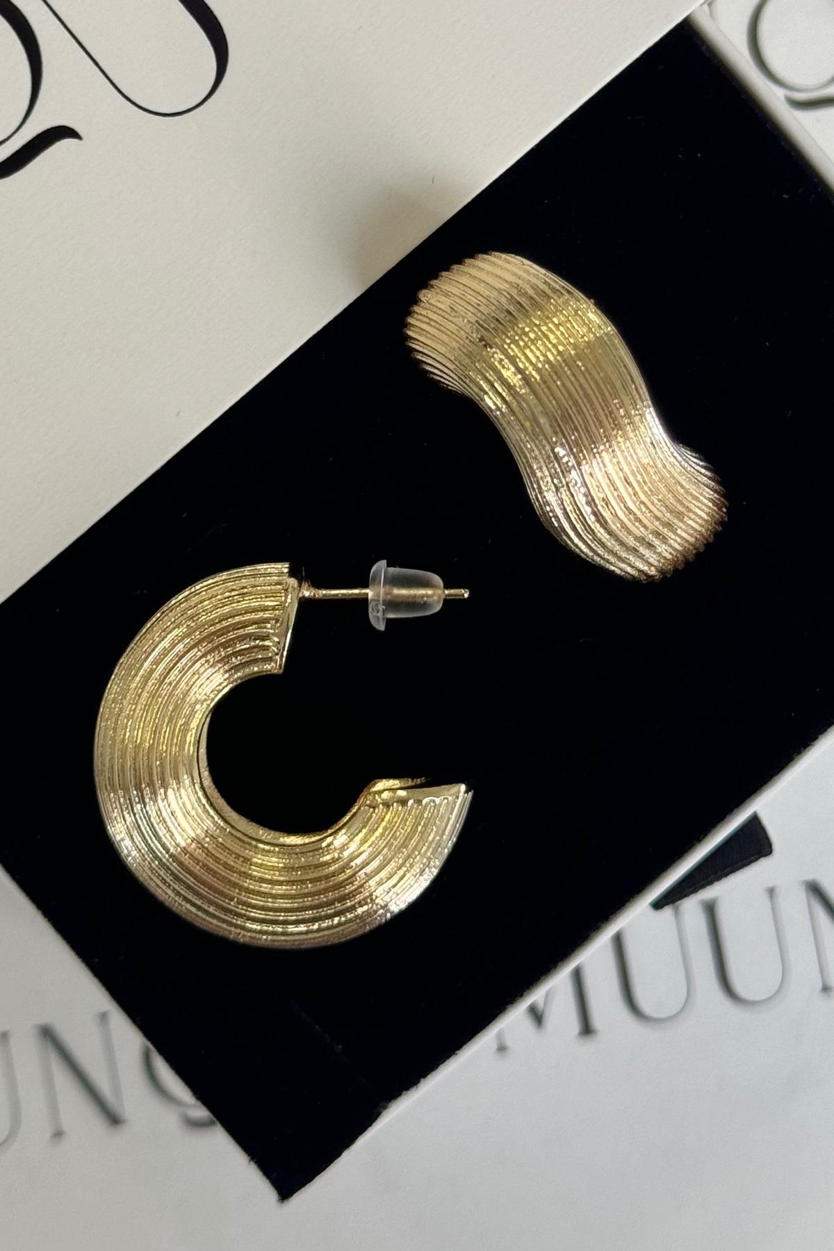 Gold Çizgili Kalın Küpe