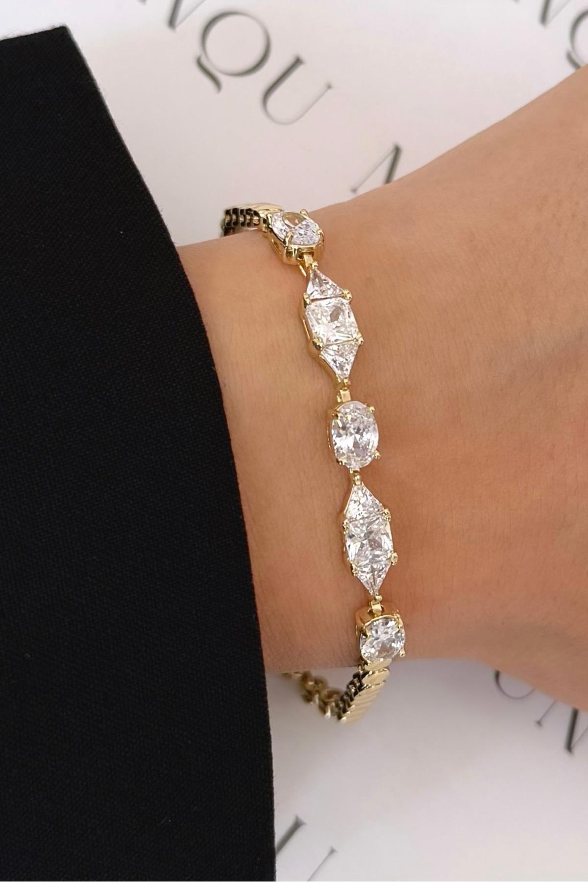 Özel Döküm Gold Beş Taşlı Tasarım Bileklik 