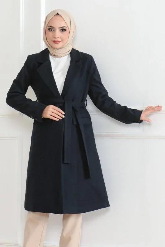 Kadın Kaşe Kaban – Uzun Boy Kruvaze Yaka, Kuşaklı Tesettür Kışlık Kaban, Astarlı Şık Yünlü Dokuma Oversize Rahat Kalıp, Cepli Modern Kaşe Mont Modeli - Lacivert