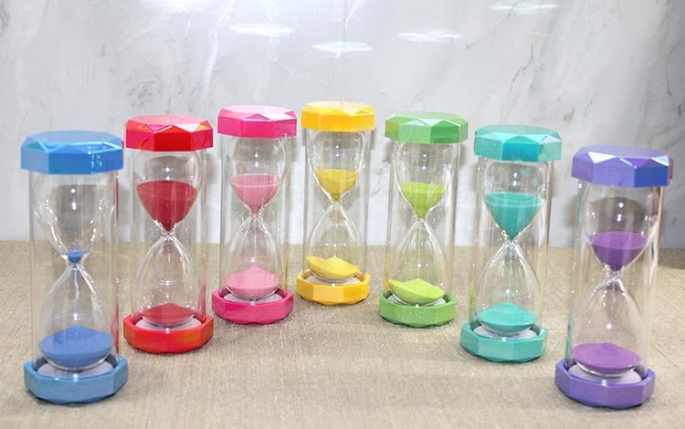 Plastik Çerçeveli Renkli 15 Dk Kum Saati