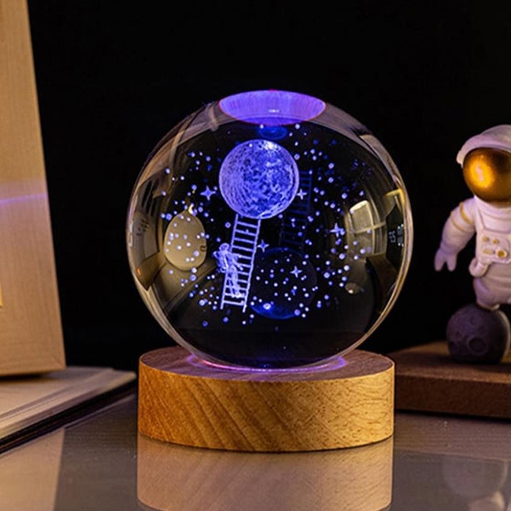 Aya Çıkan Astronot Tasarımlı Işıklı Cam Küre
