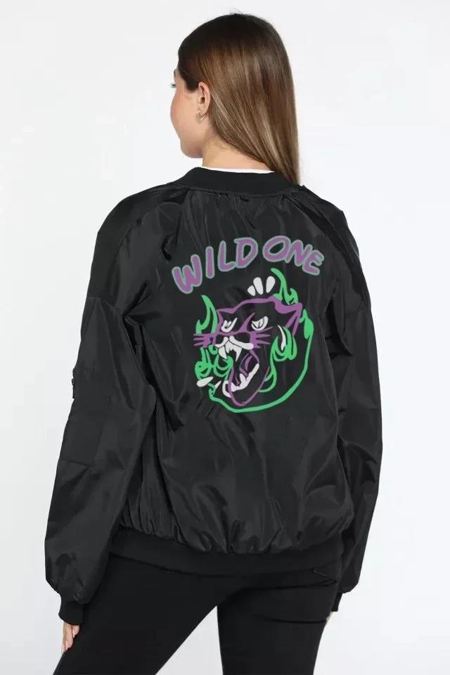 Kadın Wild One Baskılı Bomber Mont – Siyah Renk, Oversize Rahat Kalıp, Fermuarlı, Cepli, Günlük Şık Kapitone Mont - Siyah
