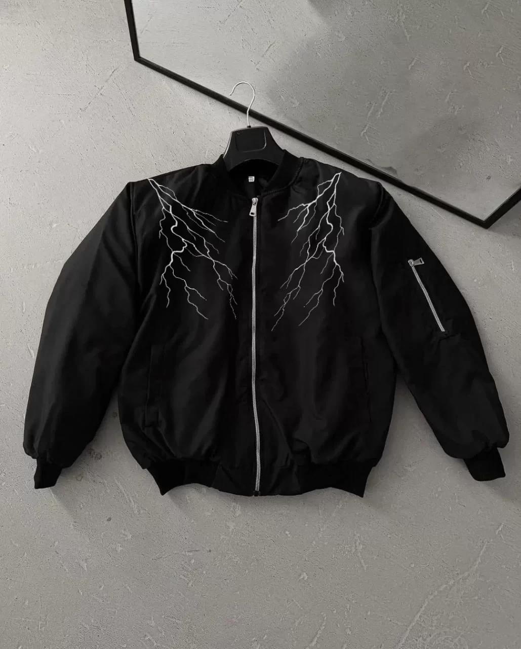 Unisex Siyah Bomber Mont – Beyaz Şimşek Desenli, Fermuarlı Cepli, Kapitone Astarlı Sokak Stili Günlük Ceket - Siyah