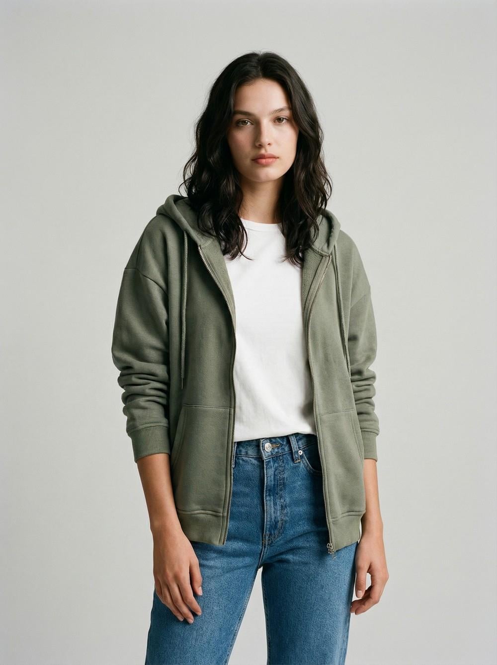 BUSEMKadın Kapüşonlu Üç İplik Owersize Fermuarlı Sweatshirt YeşilSweatshirtBusem Kadın Kapüşonlu Üç İplik Owersize Fermuarlı Sweatshirt Yeşil / stalibutik