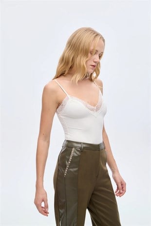 Dantel Yaka Askılı Bodysuit Ekru