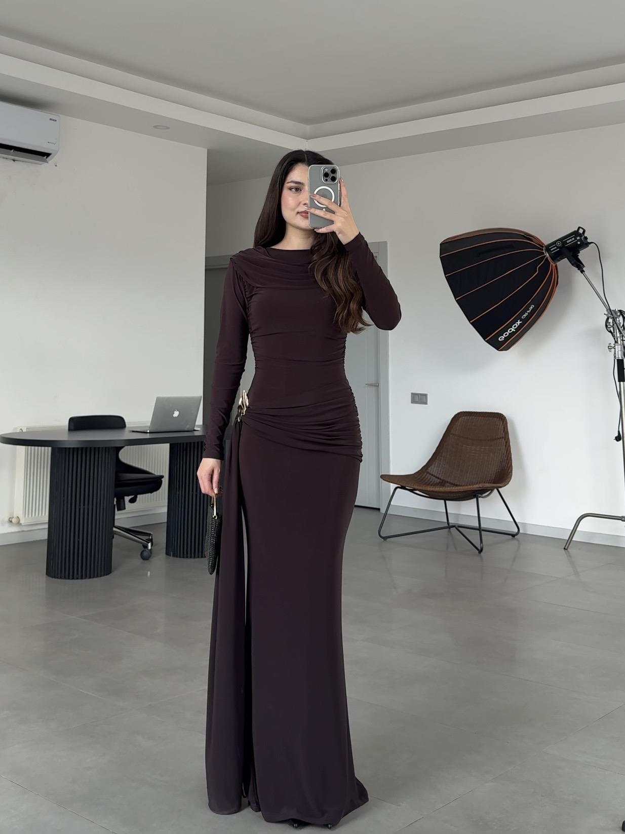 Nova Gold Broşlu Elbise- Kahverengi