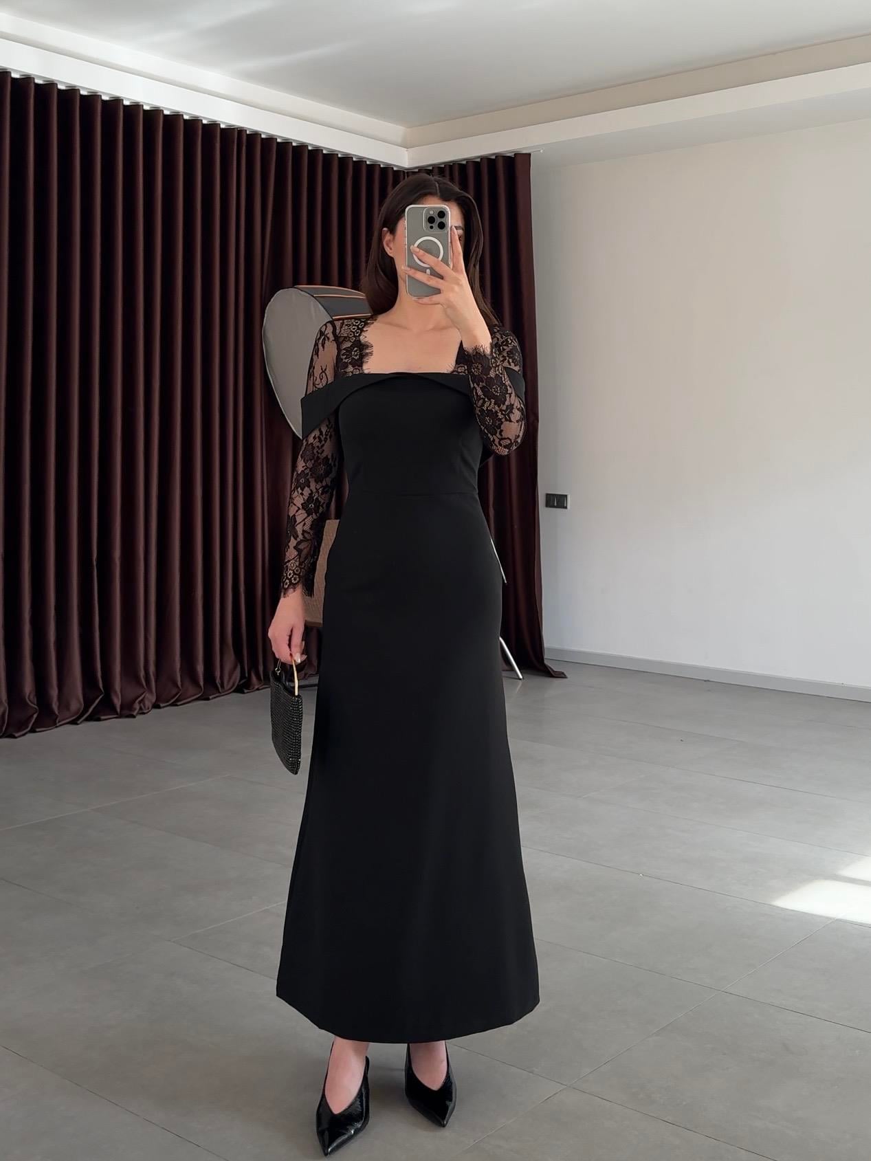 Kayık Yaka Kolları Dantelli Elbise- Siyah