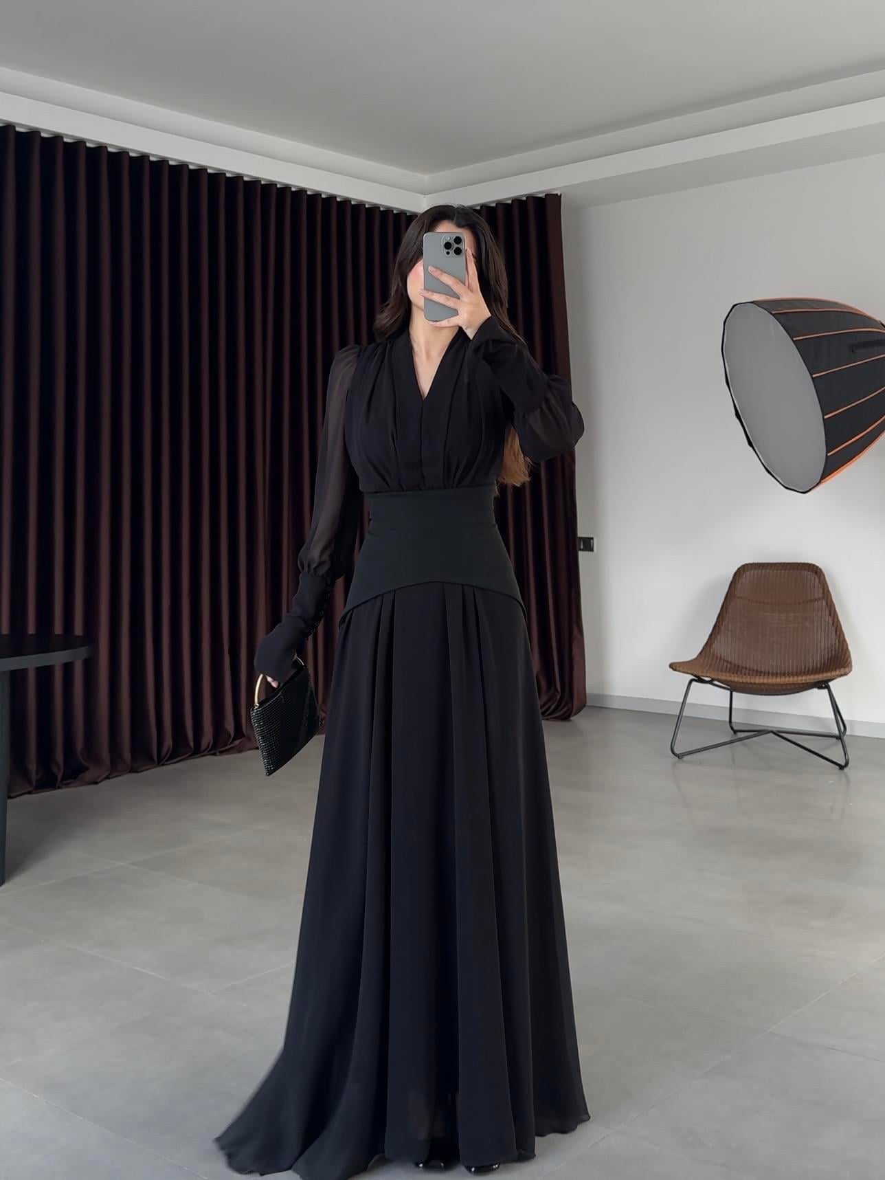 Siyah Bel Korse Detaylı Elbise