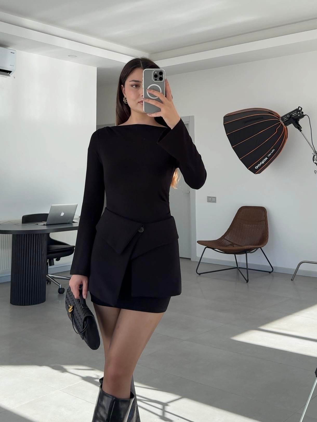 Etek Parça Detaylı Elbise- Siyah