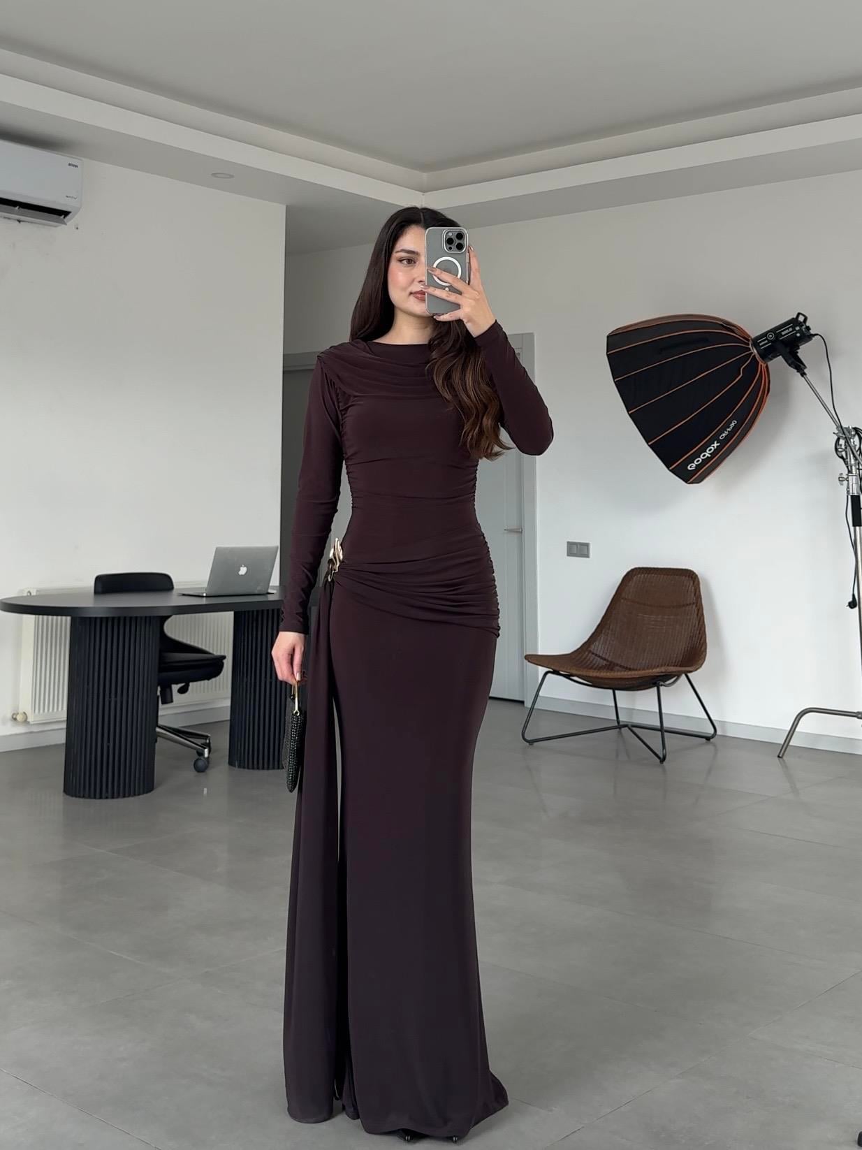 Nova Gold Broşlu Elbise- Kahverengi