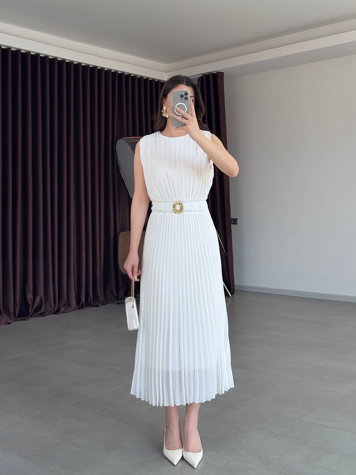 Beyaz Kemerli Pilise Elbise