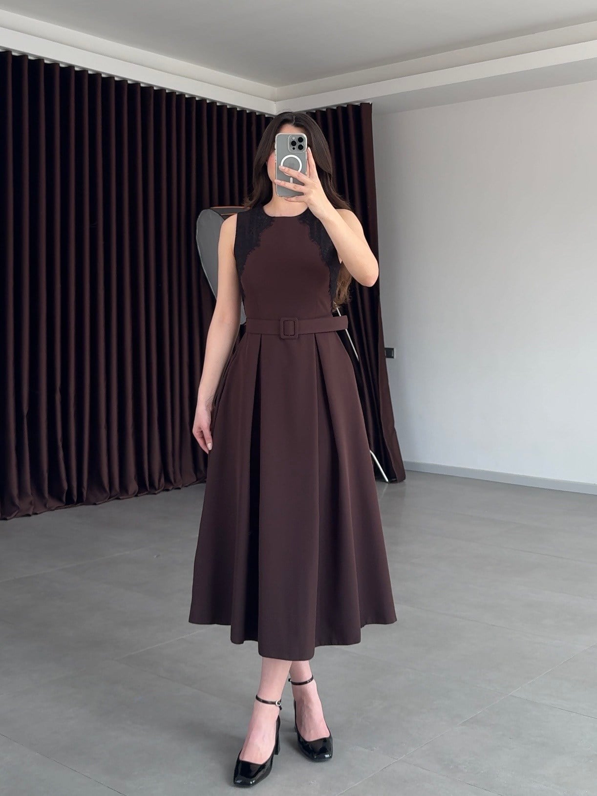 Kahve Kolevi Dantel Detaylı Kemerli Elbise