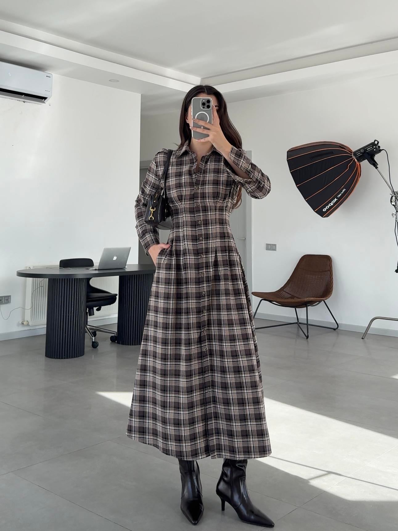 Belden Oturtmalı Ekoseli Elbise- Kahve