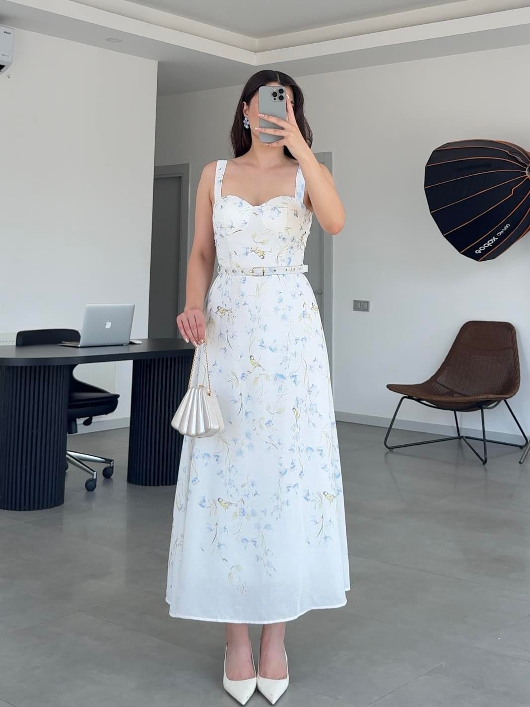 ASKILI METAL GOLD KEMERLİ KETEN ELBİSE