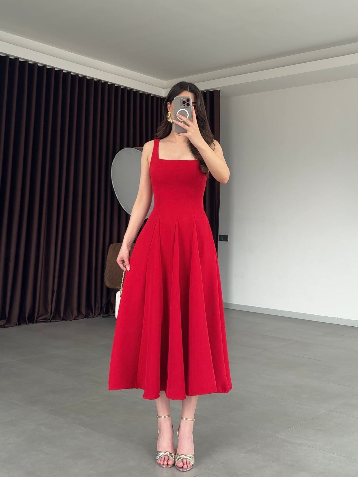 Kırmızı Kare Yaka Arkadan Bağlama Detaylı Elbise