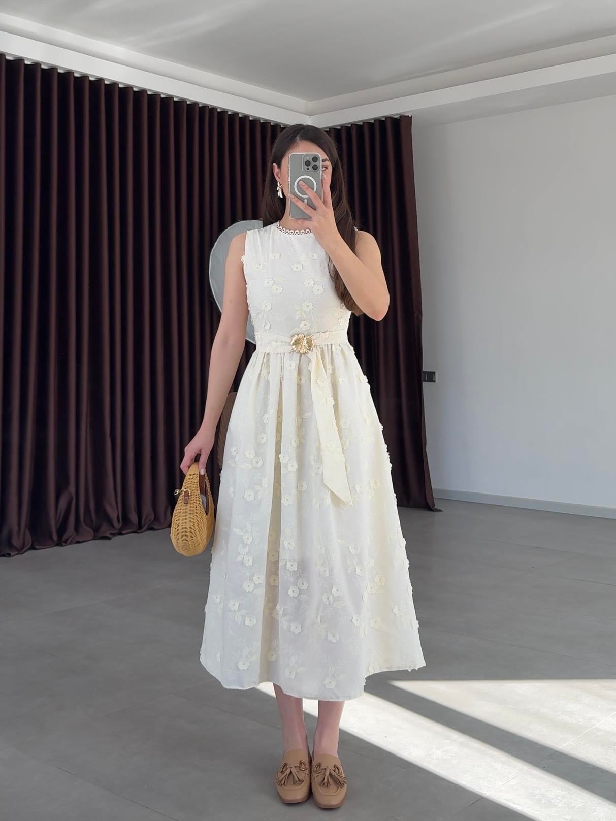 3D Çiçekli Kemerli Brode Elbise