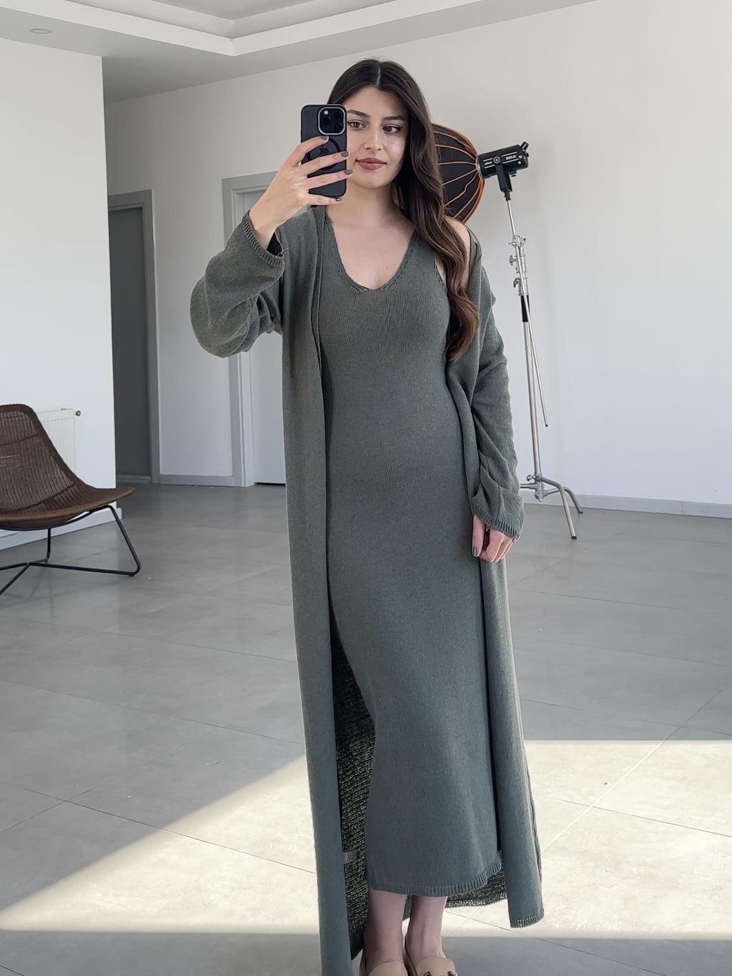 HAKİ V YAKA ELBİSE- HIRKA TRİKO TAKIM