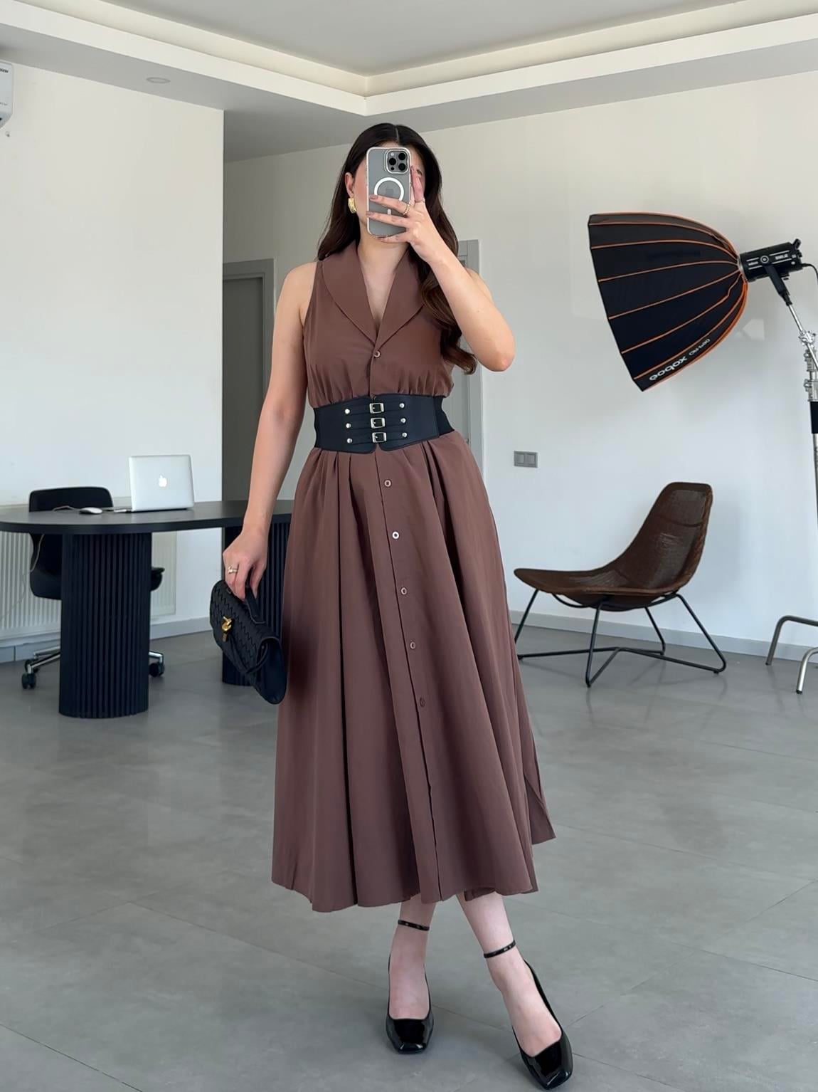 KAHVERENGİ KEMERLİ POPLİN MİDİ ELBİSE