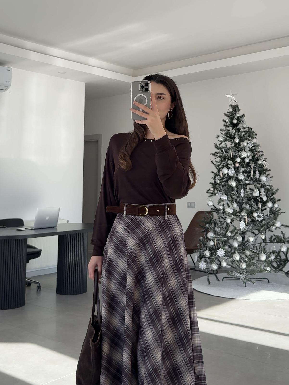 Kayık Yaka Kuş Gözü Detaylı Yumoş Bluz