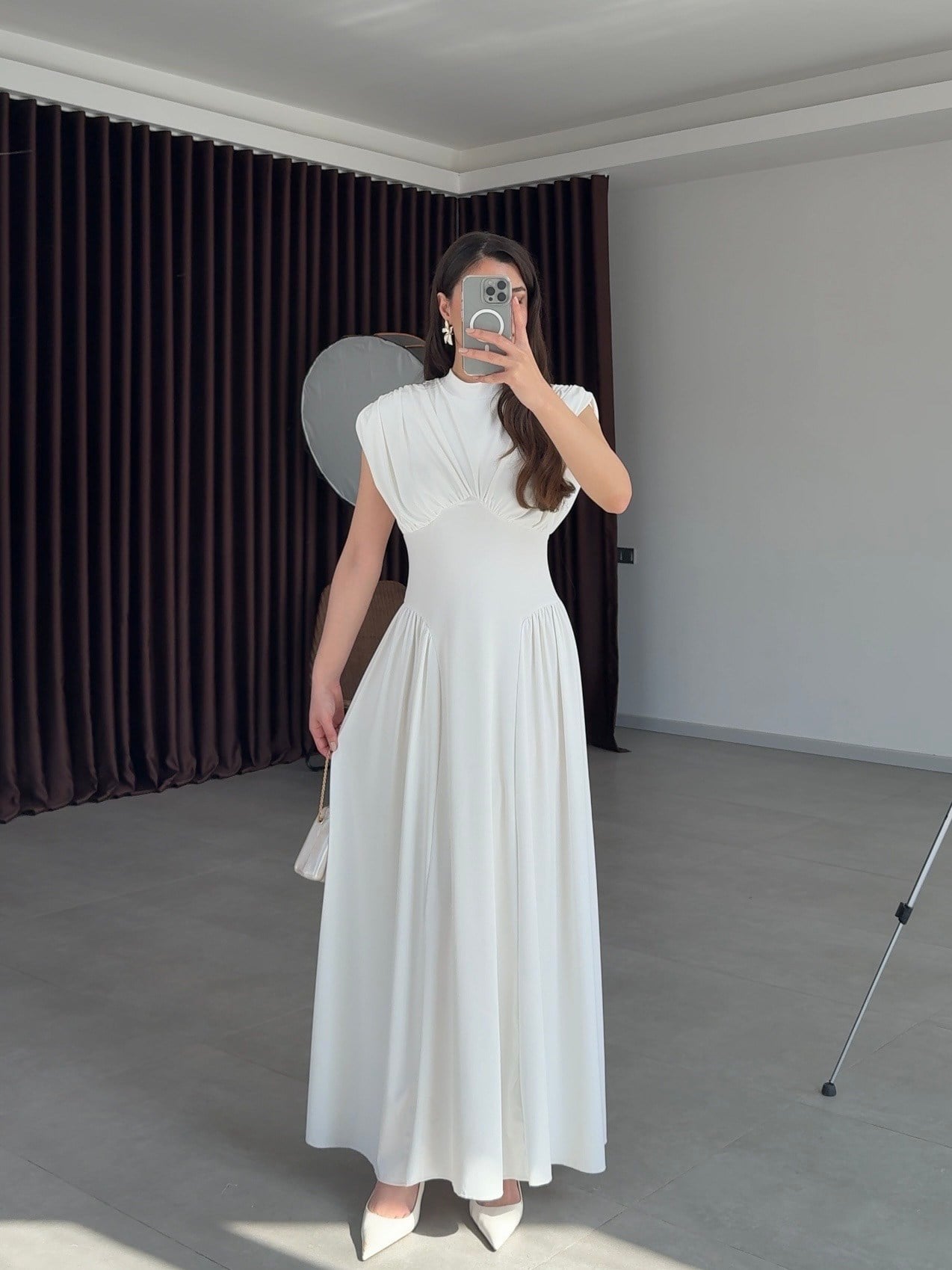 Belden Oturtmalı Elbise- Beyaz