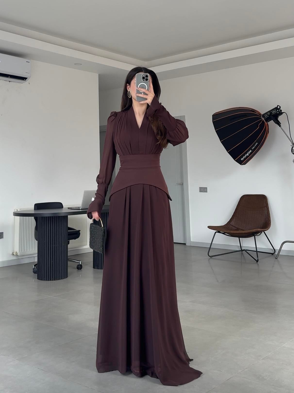 Kahverengi Bel Korse Detaylı Elbise