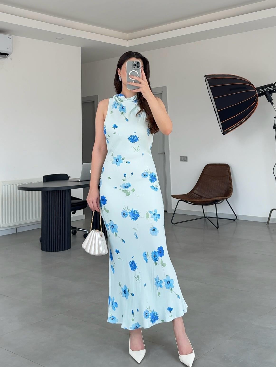 MAVİ ÇİÇEKLİ SATEN ELBİSE