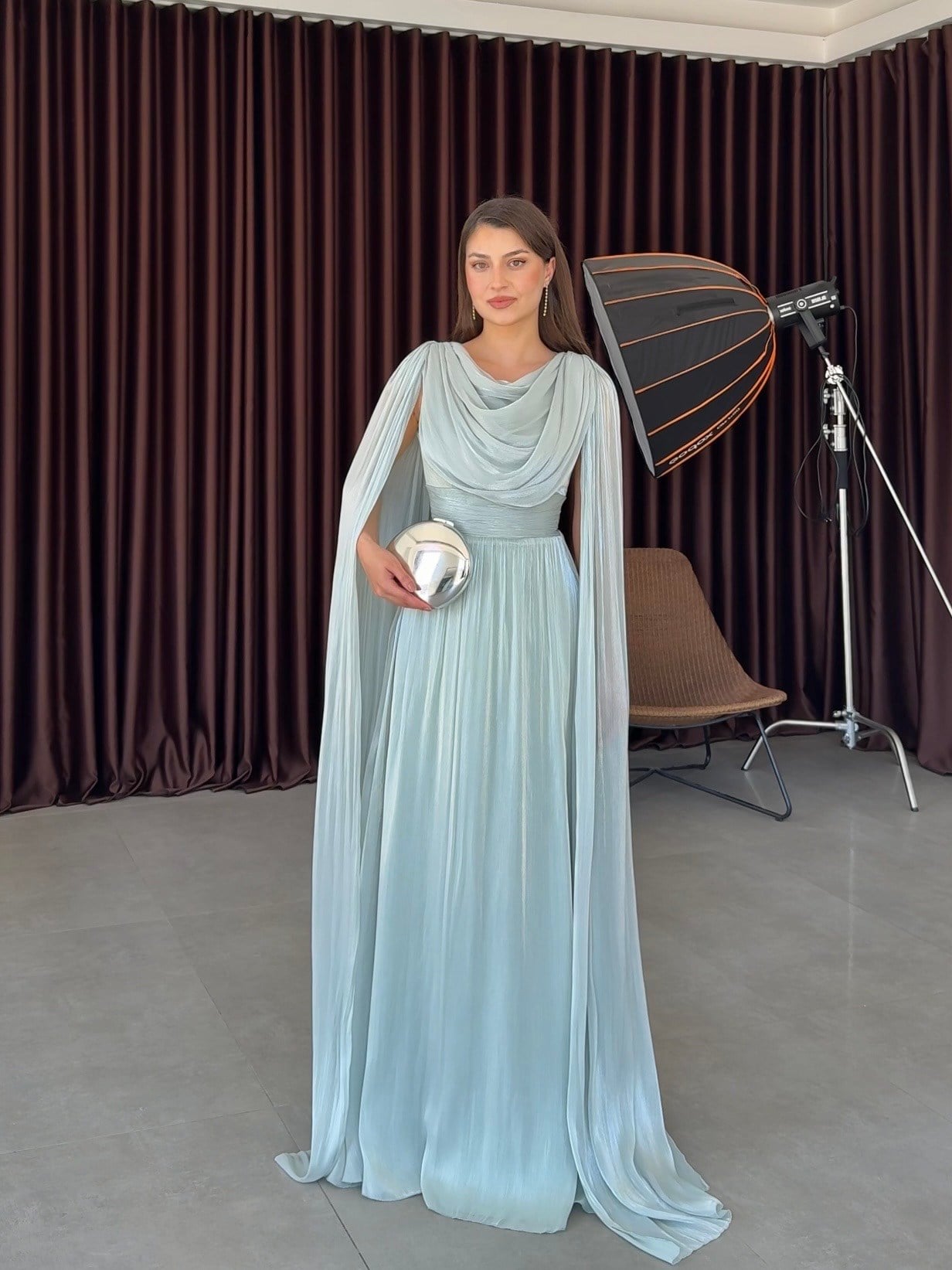 Velvet Dökümlü Pelerin Kollu Şifon Elbise- Mint Yeşili