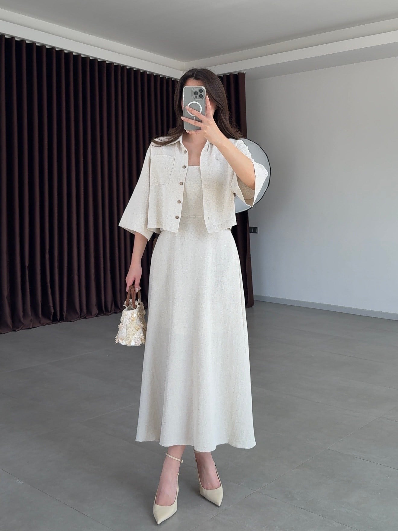 Bej Gömlek ve Askılı Elbise