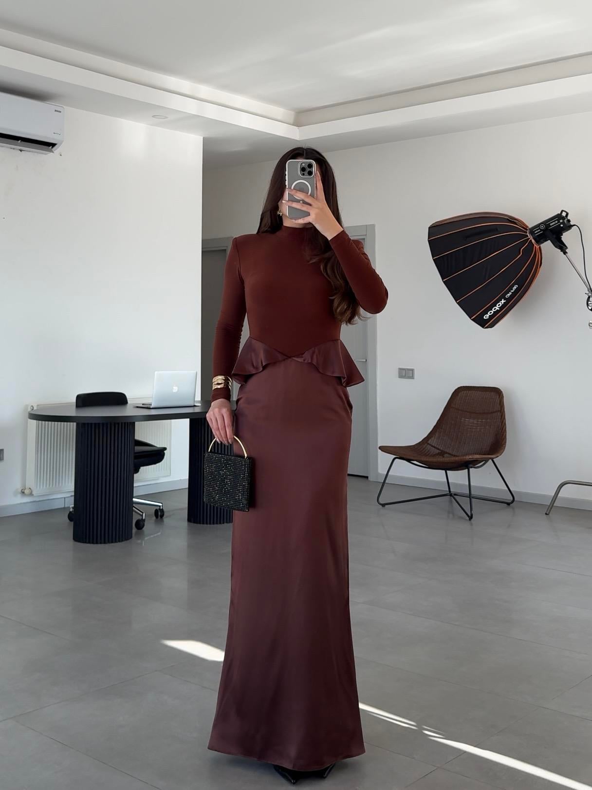 BALIKÇI YAKA SATEN DETAYLI PREMIUM ELBİSE- Kahve